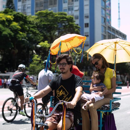 Cantinho da Leitura Especial Férias. Triciclo das Histórias, com Ciclistas Bonequeiros