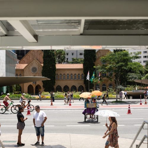 Cantinho da Leitura Especial Férias. Triciclo das Histórias, com Ciclistas Bonequeiros