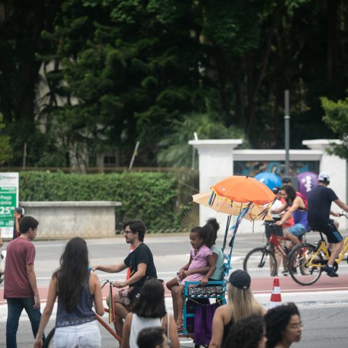 Cantinho da Leitura Especial Férias. Triciclo das Histórias, com Ciclistas Bonequeiros